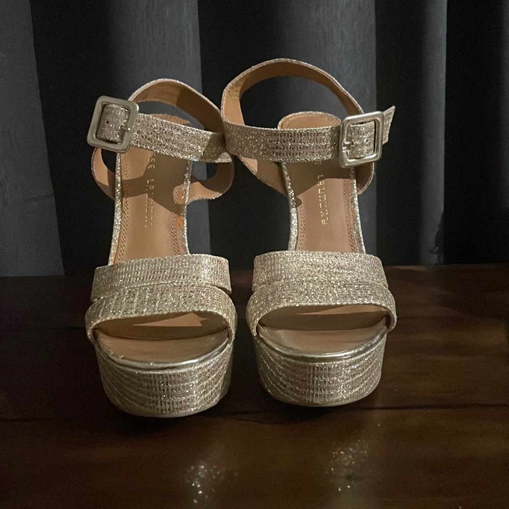 Brand New without box. Cutest Hold platform heel